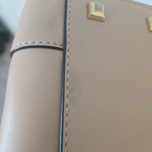 Valentino Garavani Leather Handbag with Gold Accents - Picture 17 of 17